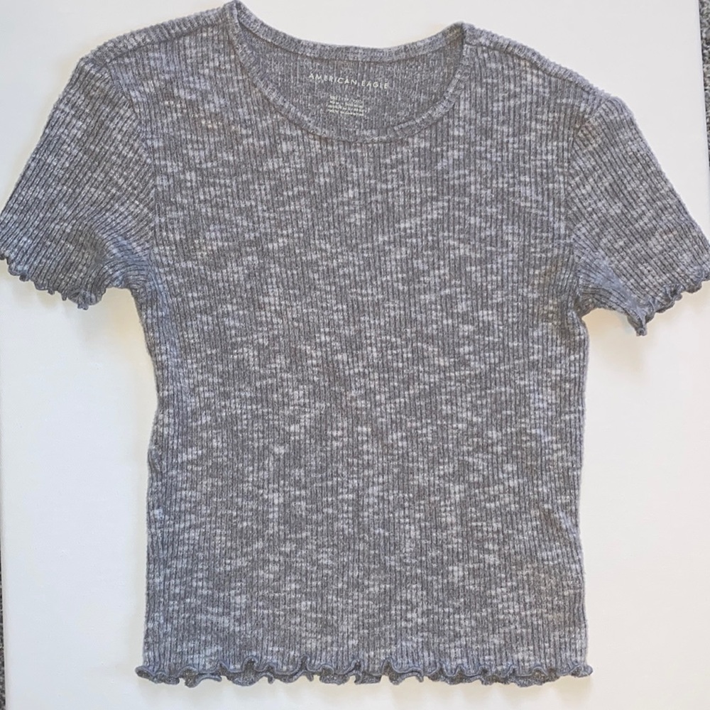 AMERICAN EAGLE heather gray lettuce trim t-shirt